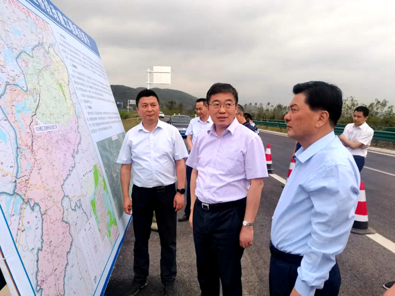 池州市委副書記、市長(zhǎng)朱浩東到G318池殷改建01標(biāo)督導(dǎo)檢查